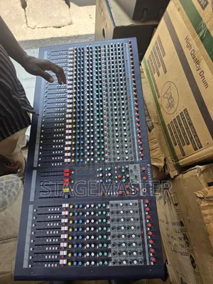 Soundcraft 32 Channel Lx9 Console Mixer