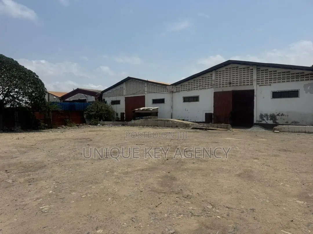 1300 Square Meters Warehouse in Dzorwulu