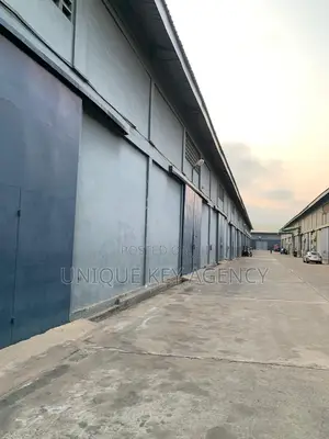 Warehouse to Let in Spintex