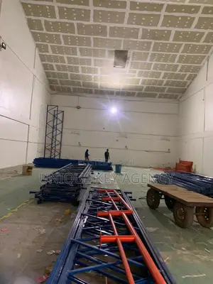 Warehouse to Let in Spintex