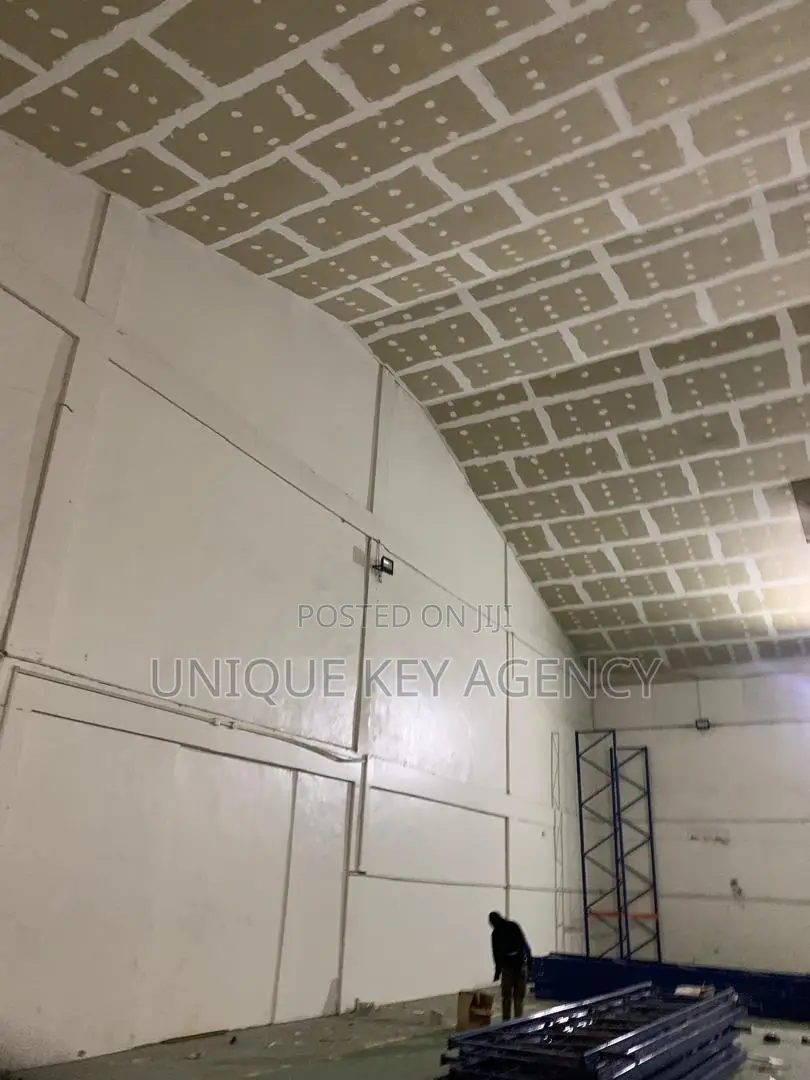 Warehouse to Let in Spintex