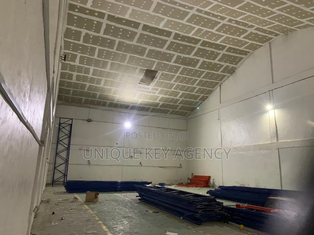 Warehouse to Let in Spintex