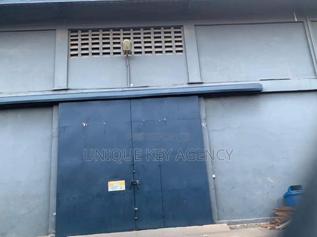 Warehouse to Let in Spintex