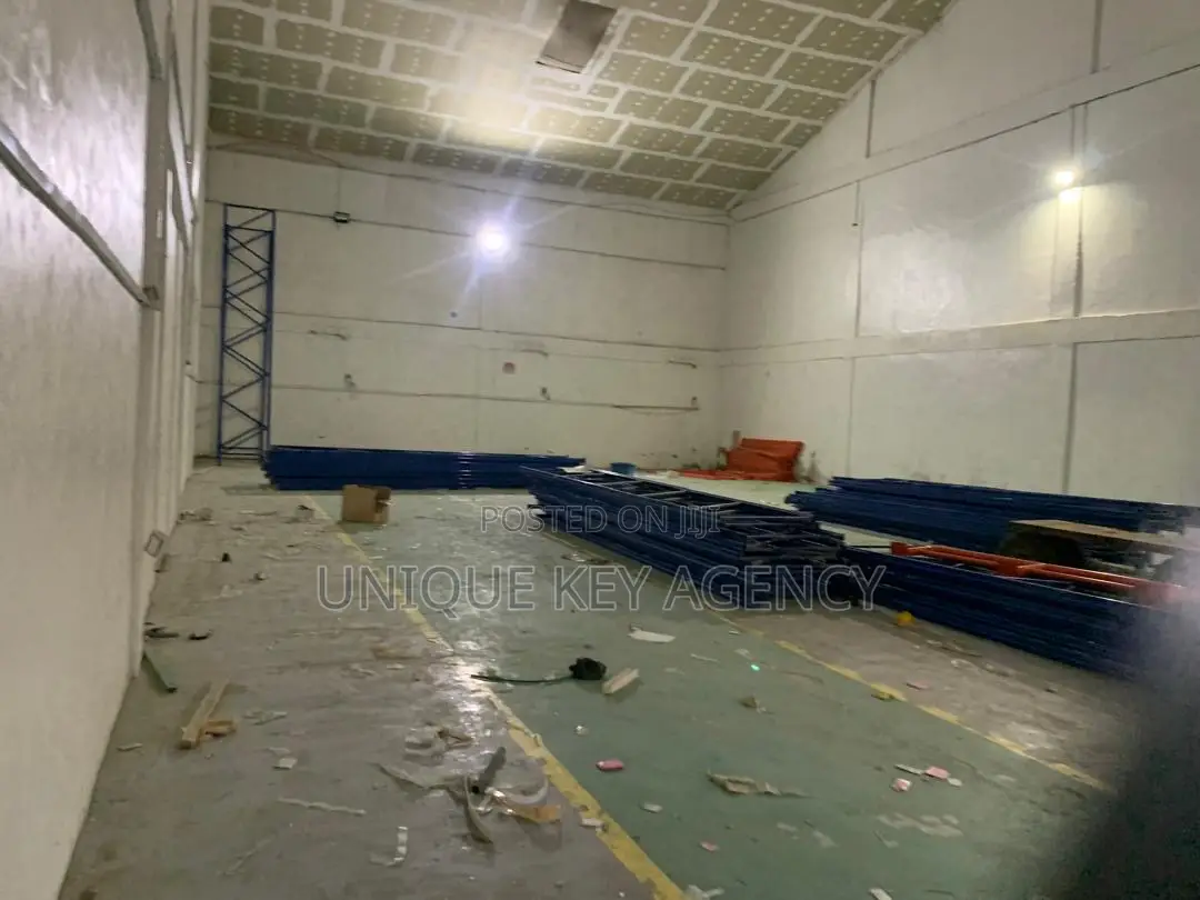 Warehouse to Let in Spintex