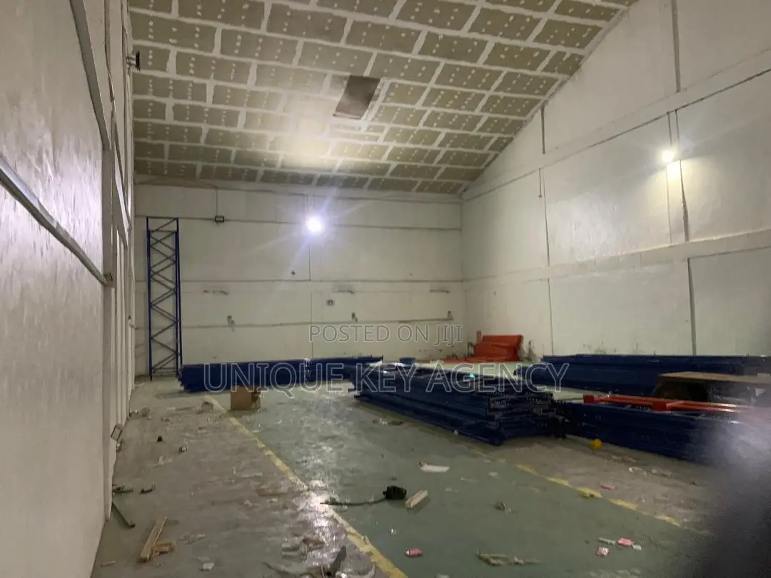Warehouse to Let in Spintex