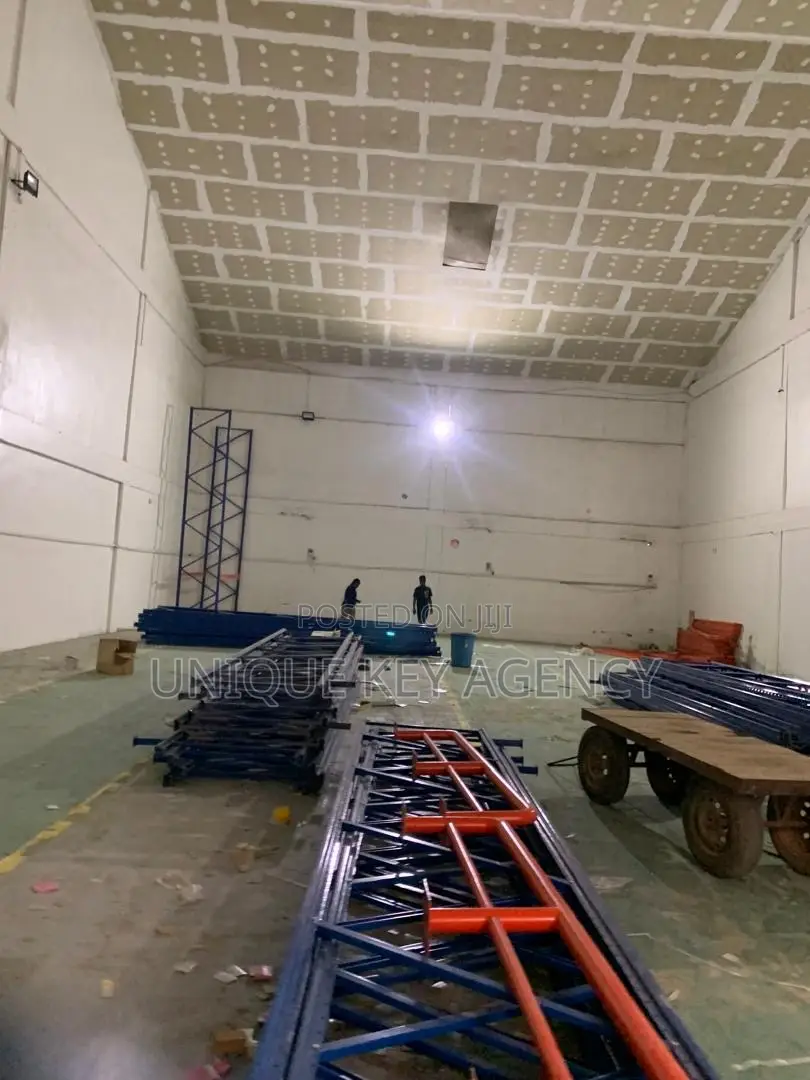 Warehouse to Let in Spintex