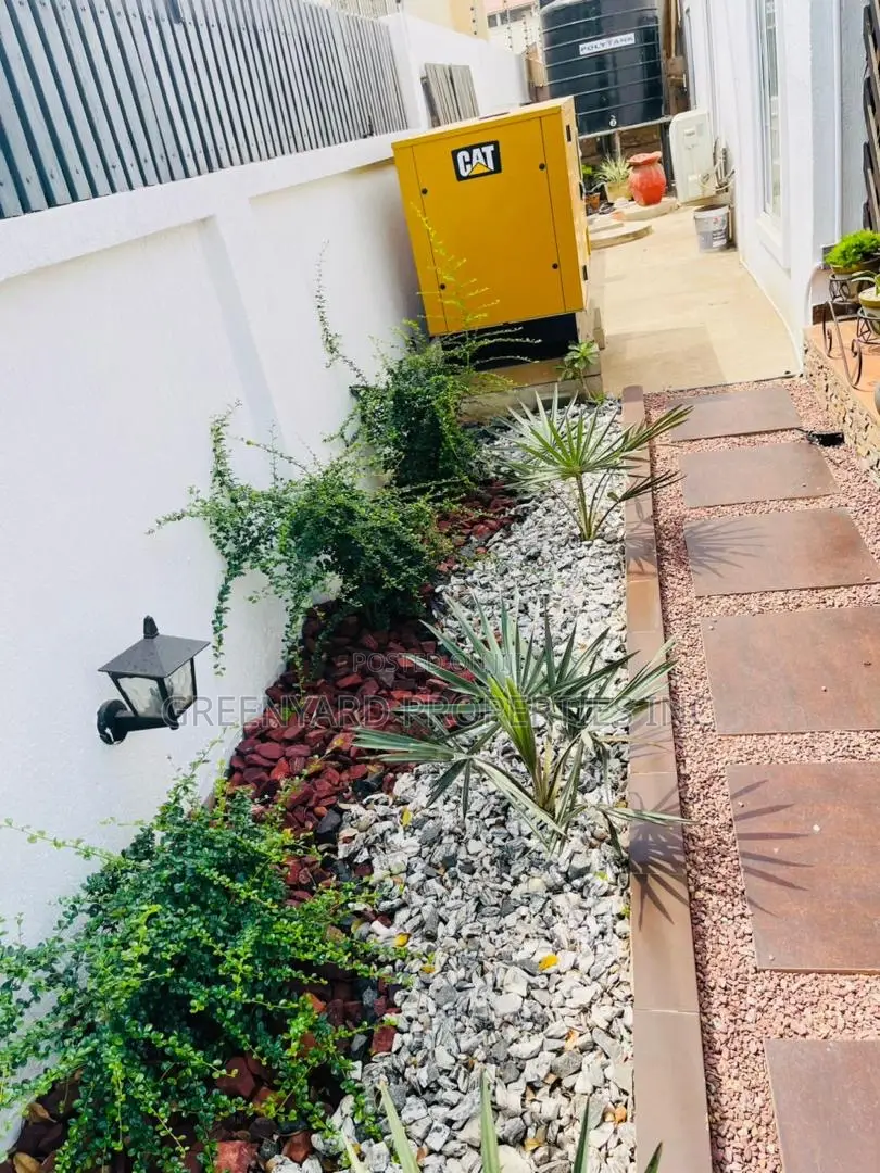 5bdrm House in American House, East Legon for rent