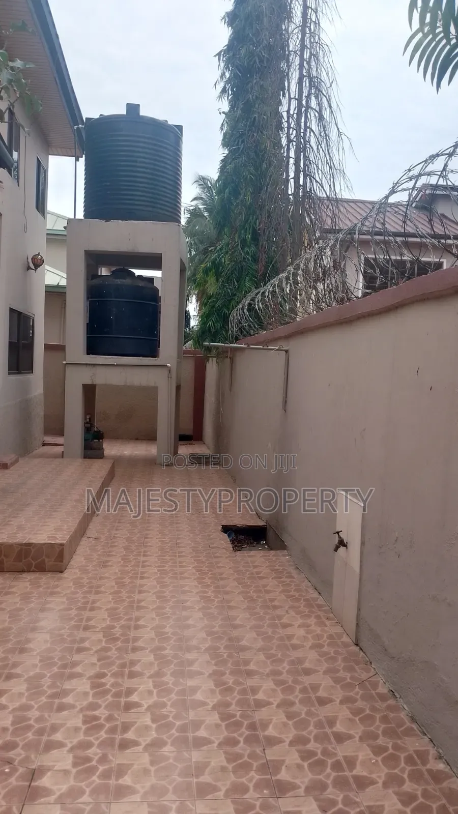 4bdrm House in Botwe, School Junction for rent