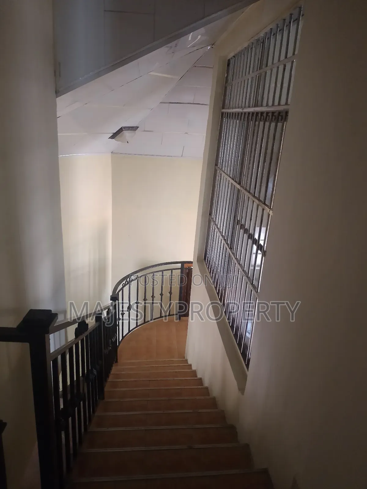 4bdrm House in Botwe, School Junction for rent