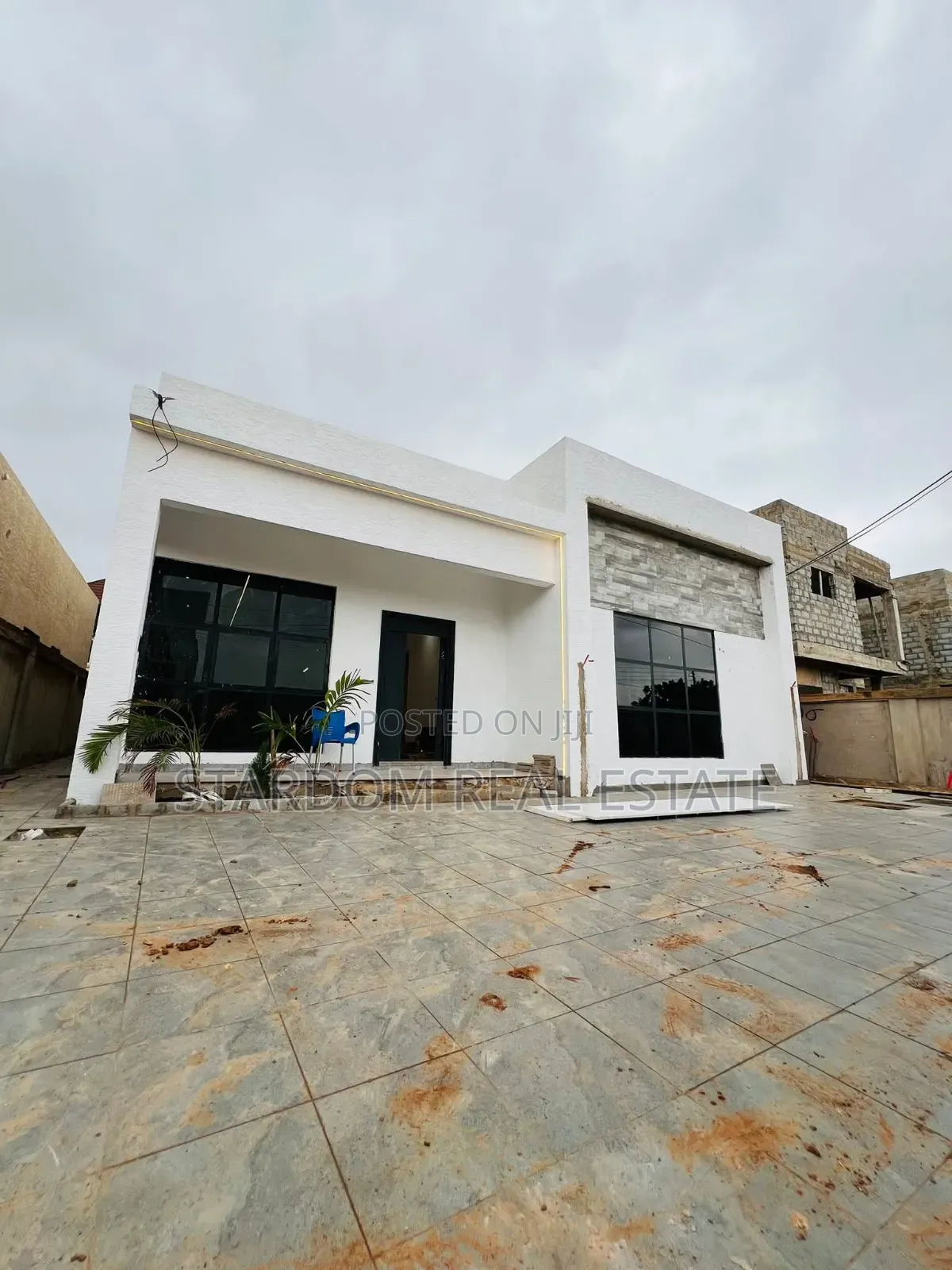 3bdrm Duplex in East Legon Hills for sale