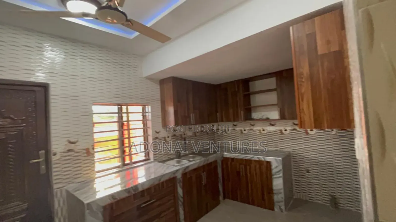 4bdrm House in Atonsu Aputuogya, Kumasi Metropolitan for sale