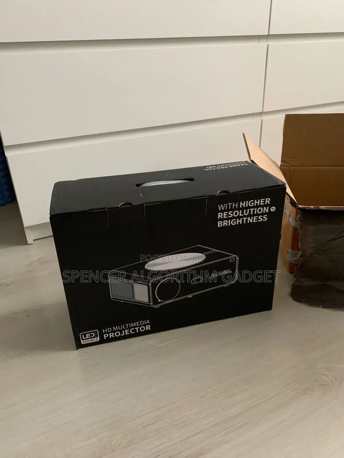 Touyinger Q10 Projector 9500lumen With 200inches View