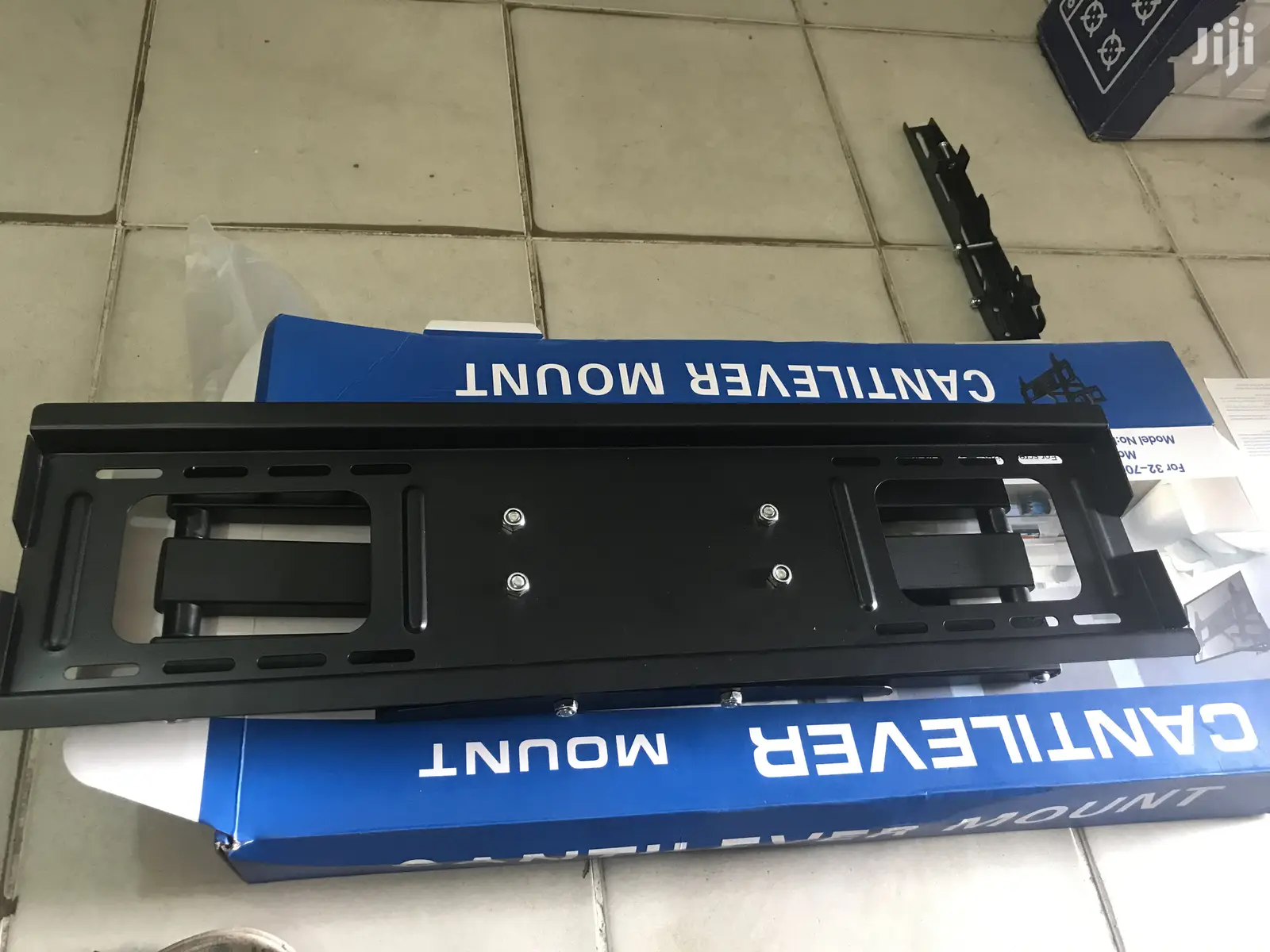 Double Arm Cantilever TV Wall Mount With Tilt- For 32"-70"