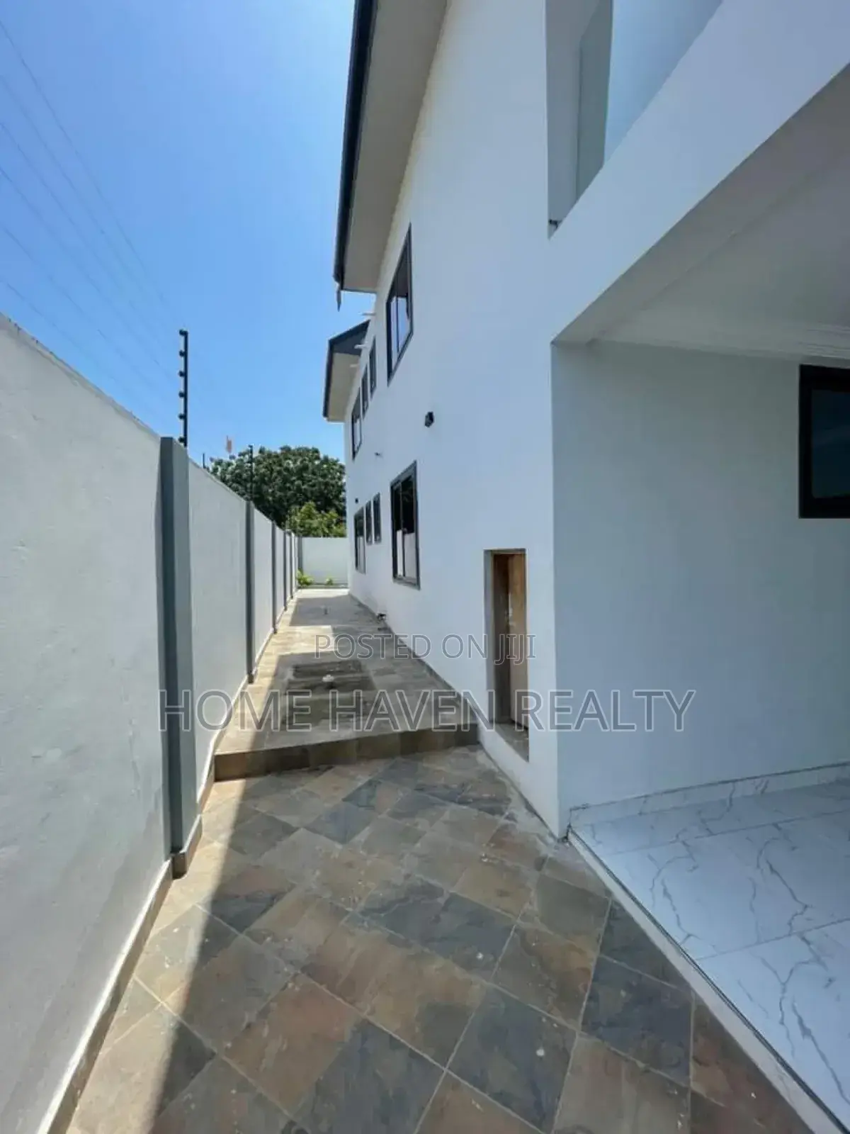 Furnished 5bdrm House in Krokrobite, Bortiano for sale