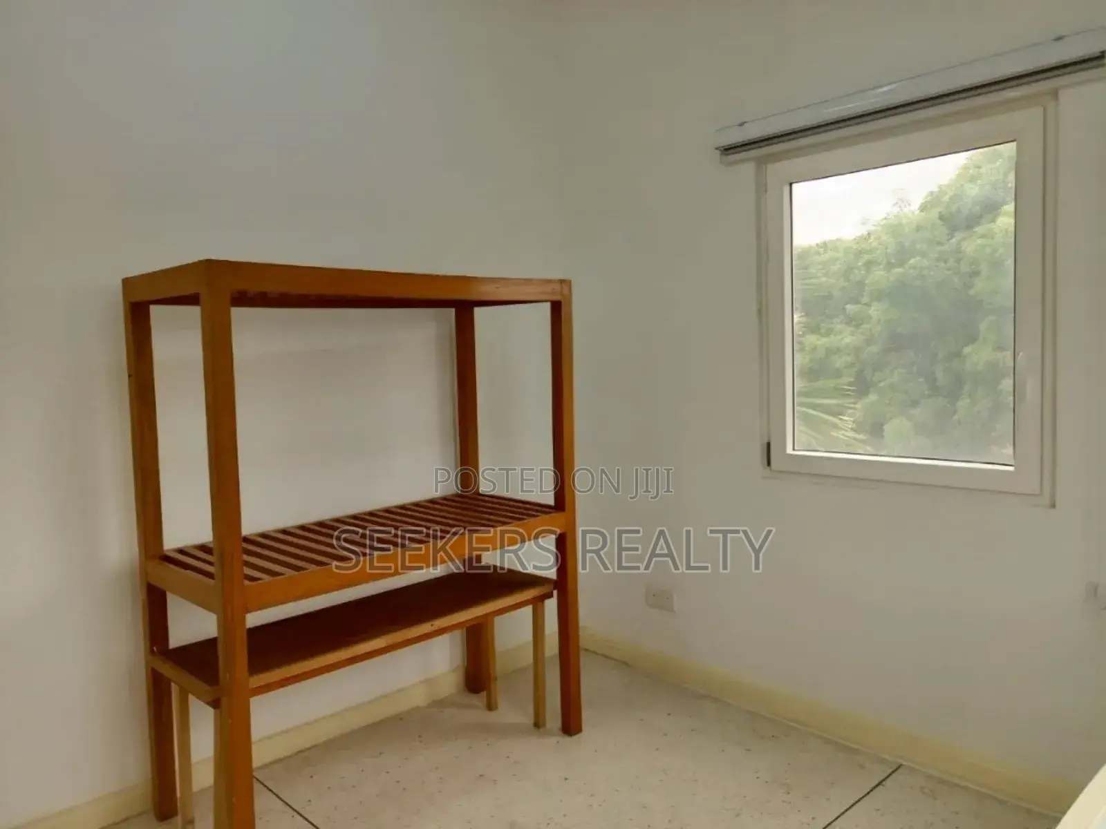 3rooms Office Space to Let