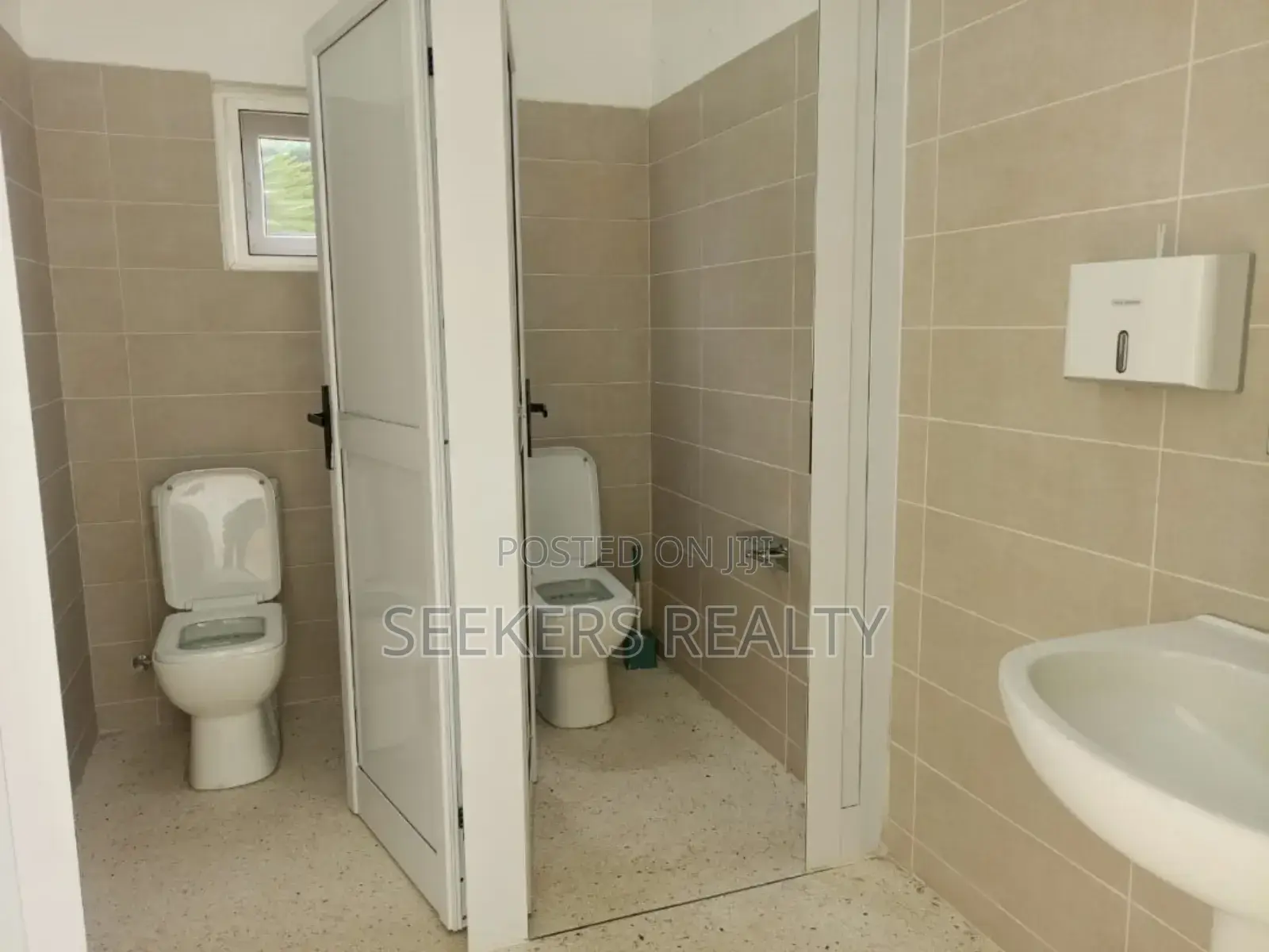 3rooms Office Space to Let