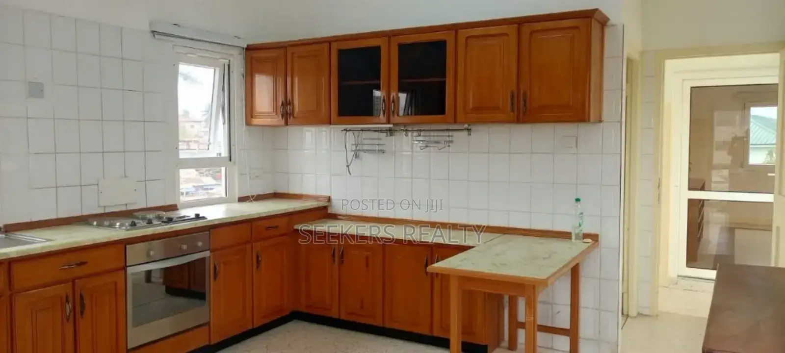 3rooms Office Space to Let