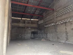 1000 SQM Warehouse at Circle for Rent