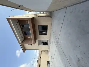 4bdrm House in Skm, Lake Side Estate for sale