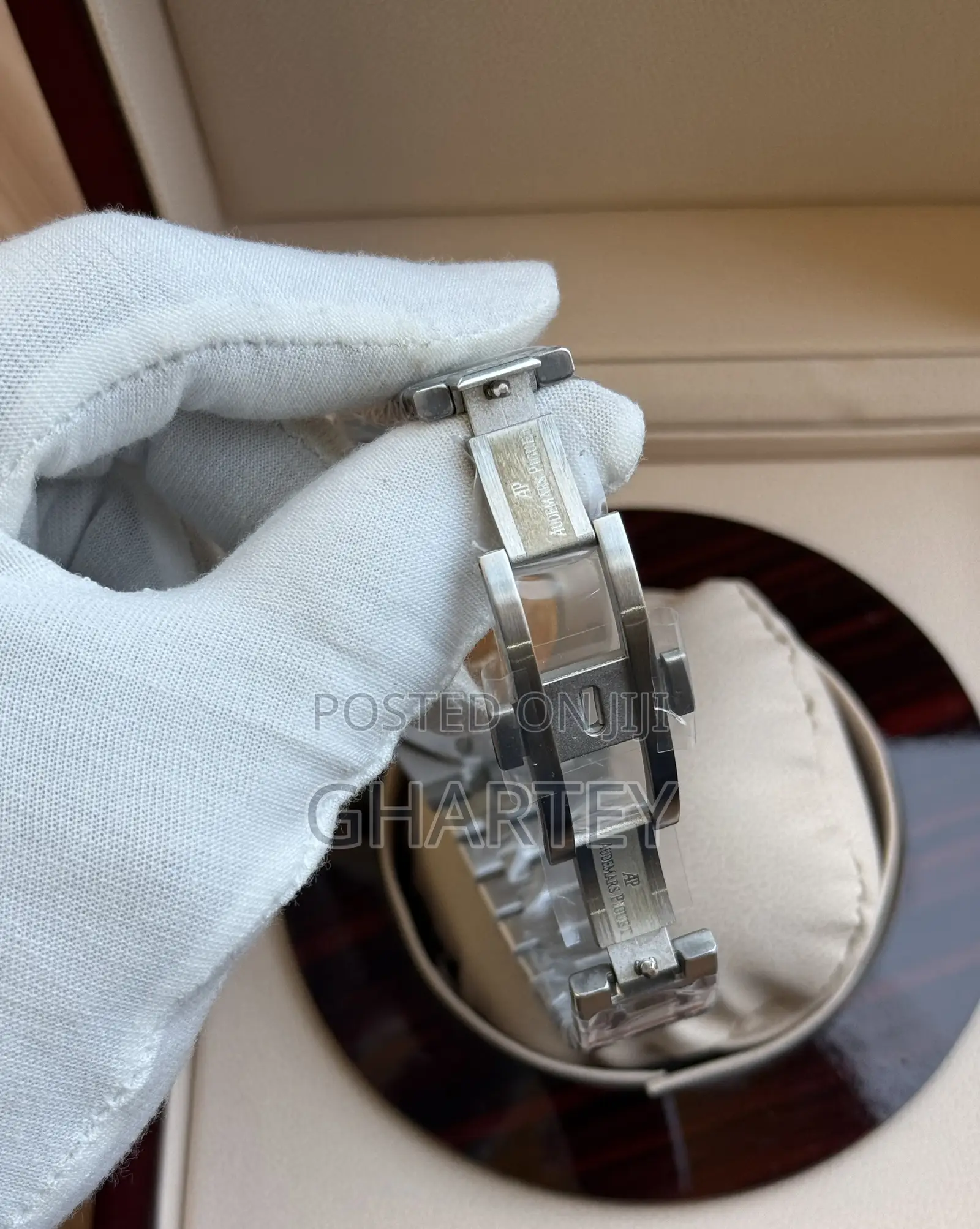 Audemars Piguet Royal Oak – The Ultimate Symbol of Elegance White Face