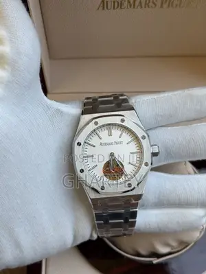 Audemars Piguet Royal Oak – The Ultimate Symbol of Elegance White Face