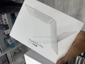 Apple Magic Keyboard Folio for iPad 10 and 11th Gen (A16)