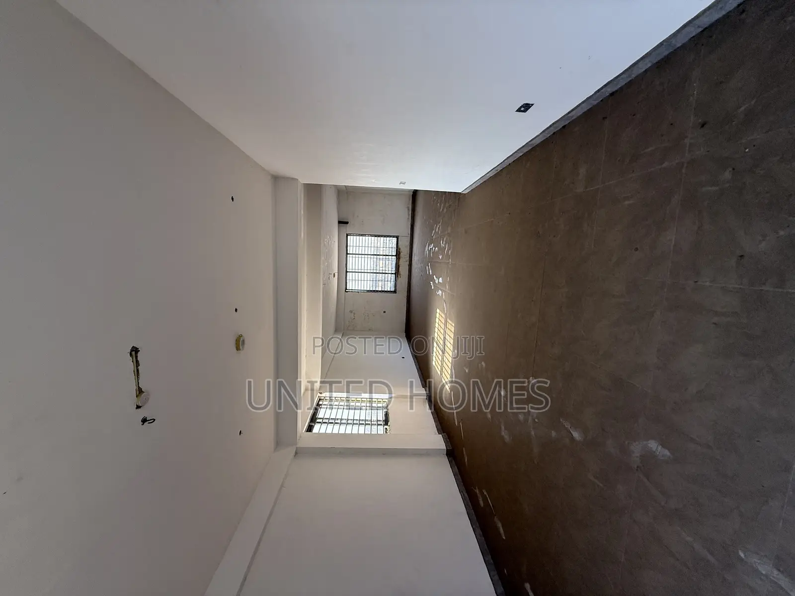 Tema Community One 21 Bedrooms With Office for Rent