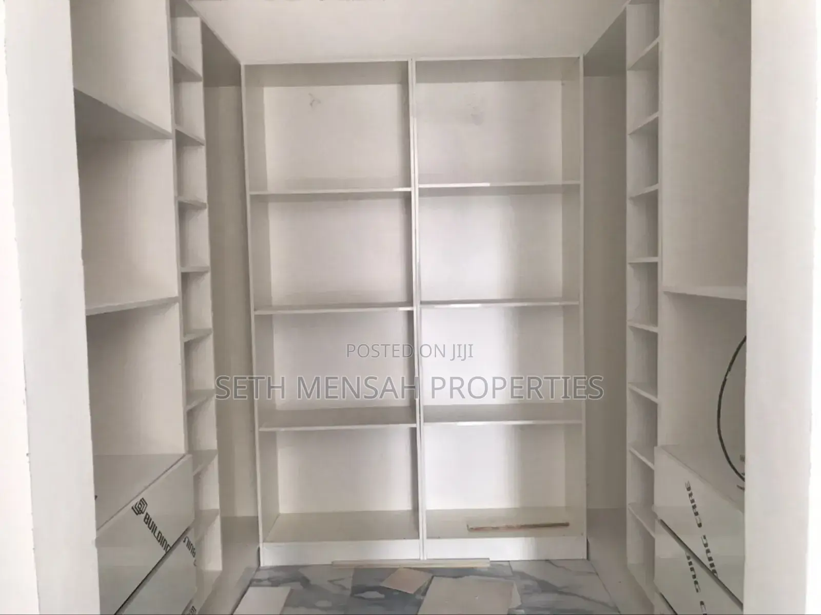 4bdrm House in Lake Side Estate for sale