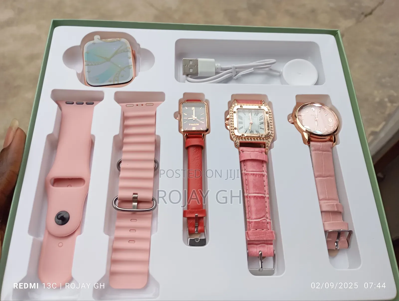 I-530 Smartwatch That Comes With 3 Female Quartz Leather Watches-Pink