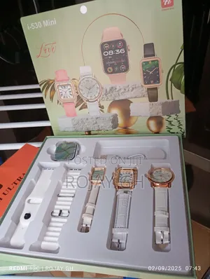 I-530 Smart Watch That Comes With 3 Female Quartz Watches - Silver