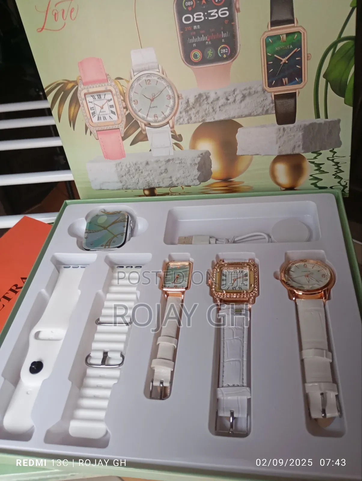 I-530 Smart Watch That Comes With 3 Female Quartz Watches - Silver