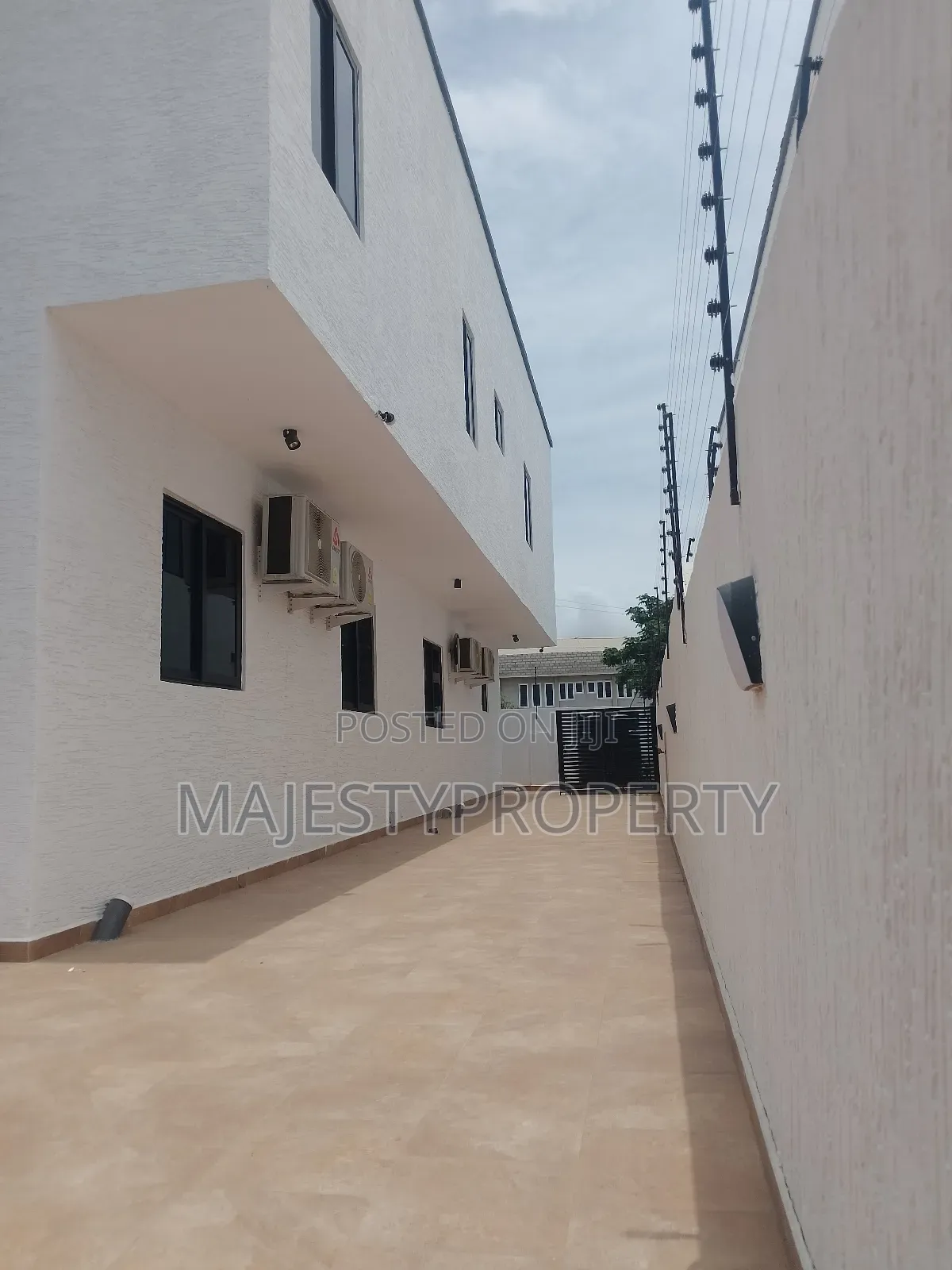 4bdrm Townhouse / Terrace in Spintex for rent