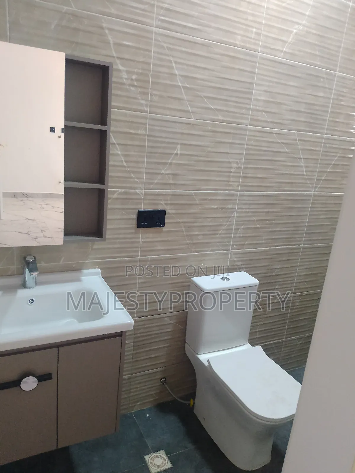 4bdrm Townhouse / Terrace in Spintex for rent