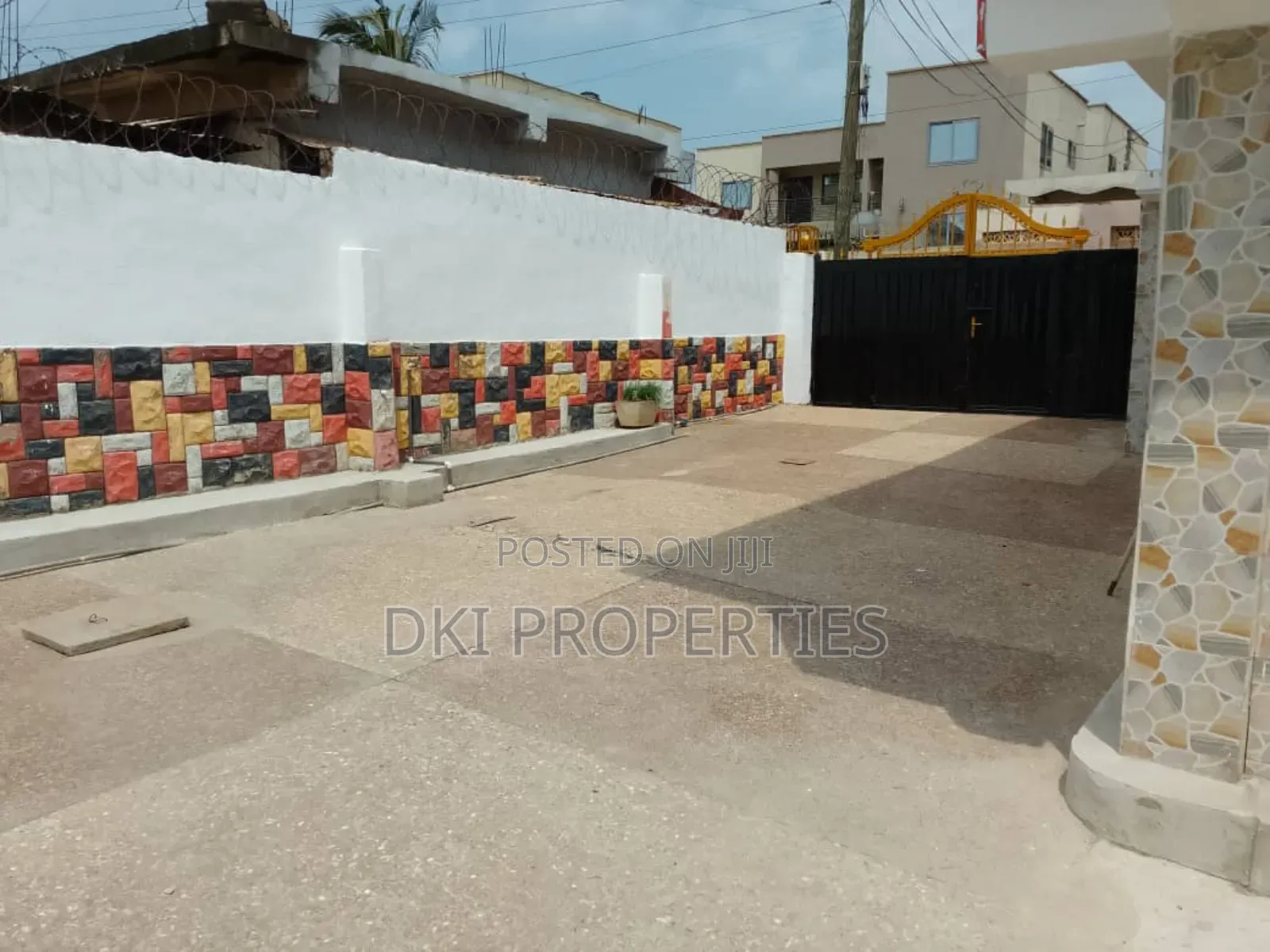 15bdrm House in Dki Properties, Kwashieman for sale