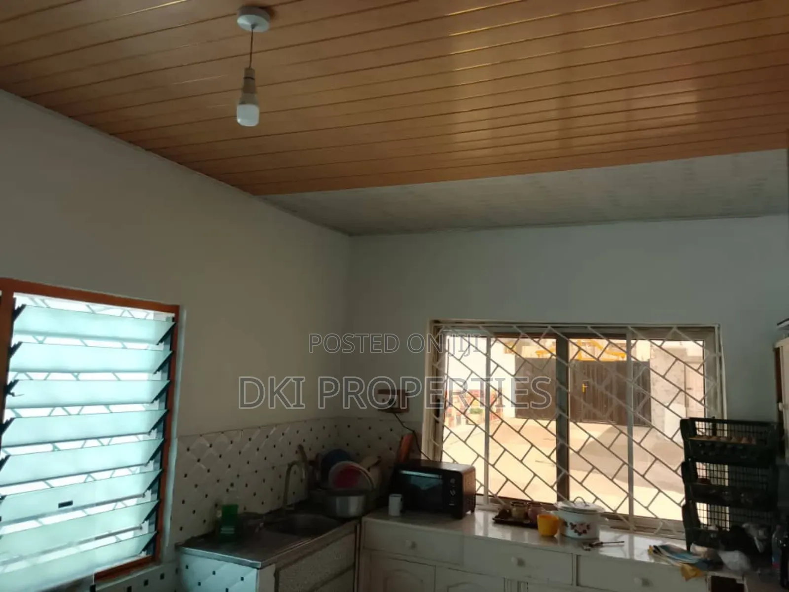 15bdrm House in Dki Properties, Kwashieman for sale
