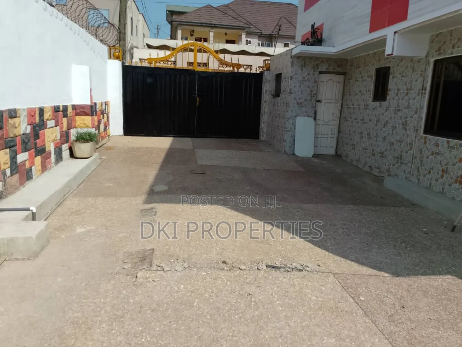15bdrm House in Dki Properties, Kwashieman for sale