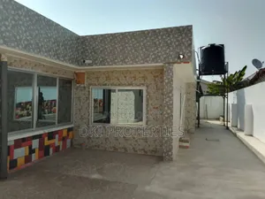 15bdrm House in Dki Properties, Kwashieman for sale