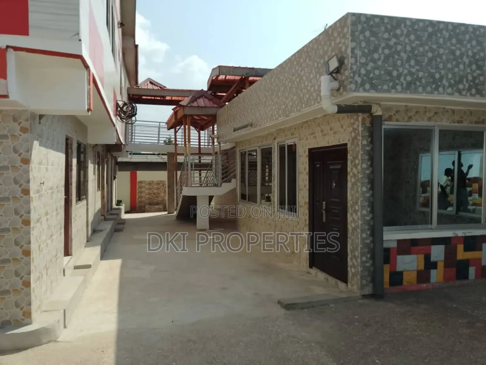 15bdrm House in Dki Properties, Kwashieman for sale