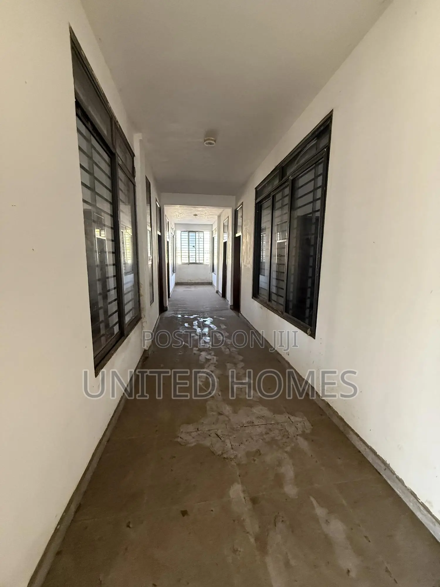 Tema Community One 21 Bedrooms With Office for Rent