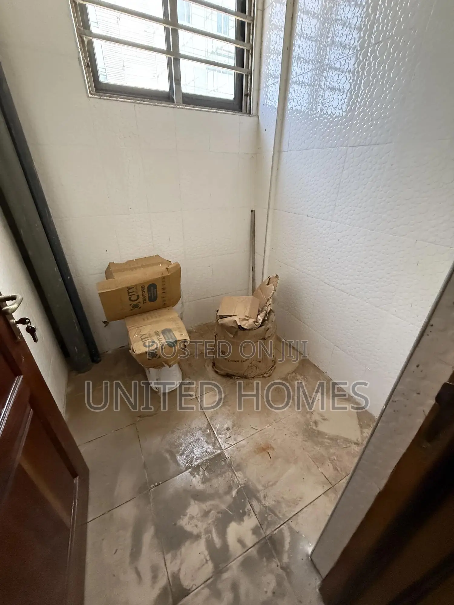Tema Community One 21 Bedrooms With Office for Rent