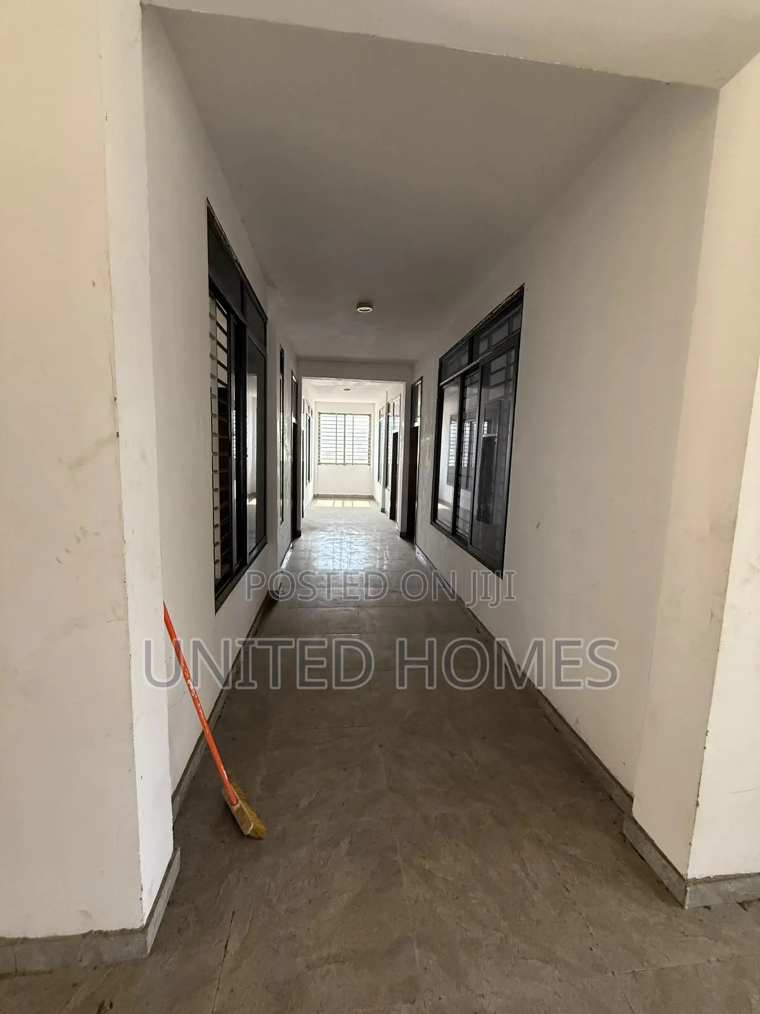 Tema Community One 21 Bedrooms With Office for Rent