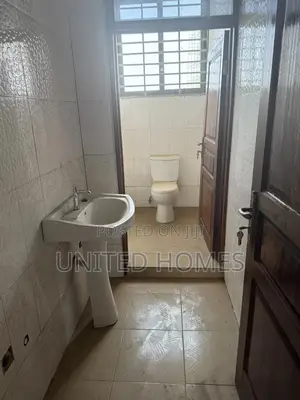 Tema Community One 21 Bedrooms With Office for Rent