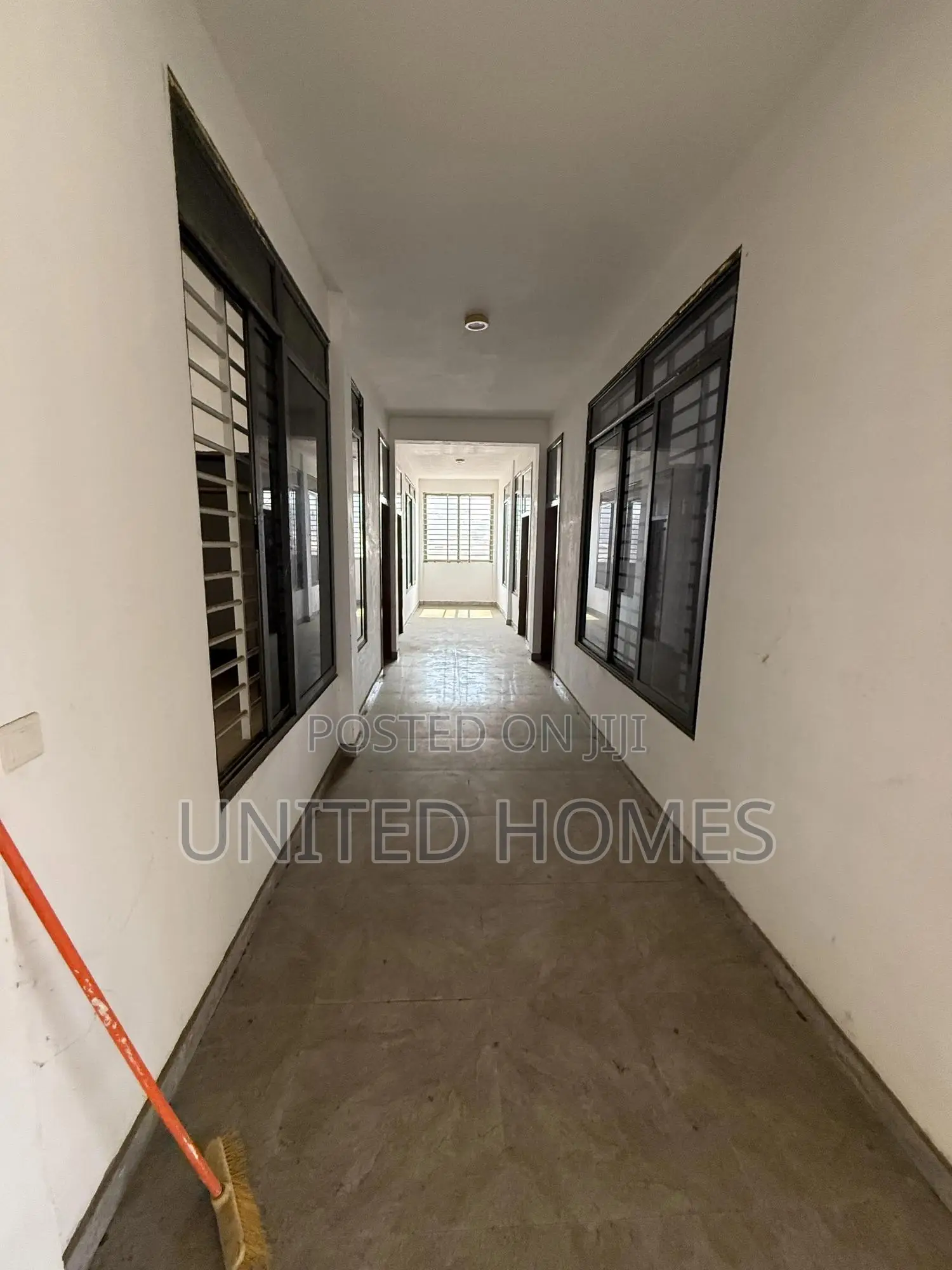 Tema Community One 21 Bedrooms With Office for Rent