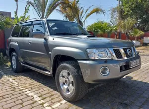 V6 ,V8 Patrols and Land Cruiser for Rent