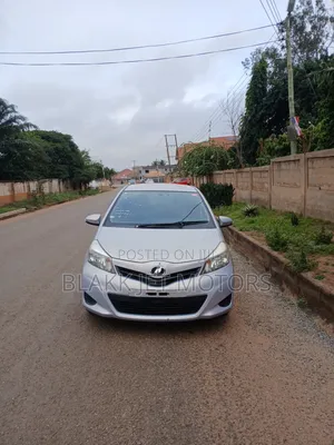 Toyota Vitz 1.3 FWD 3dr 2013 Silver