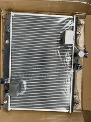 Nissan Versa (Tiida) Radiator/ Water Tank