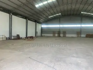 1000 SQM Warehouse With Offices at Circle for Rent