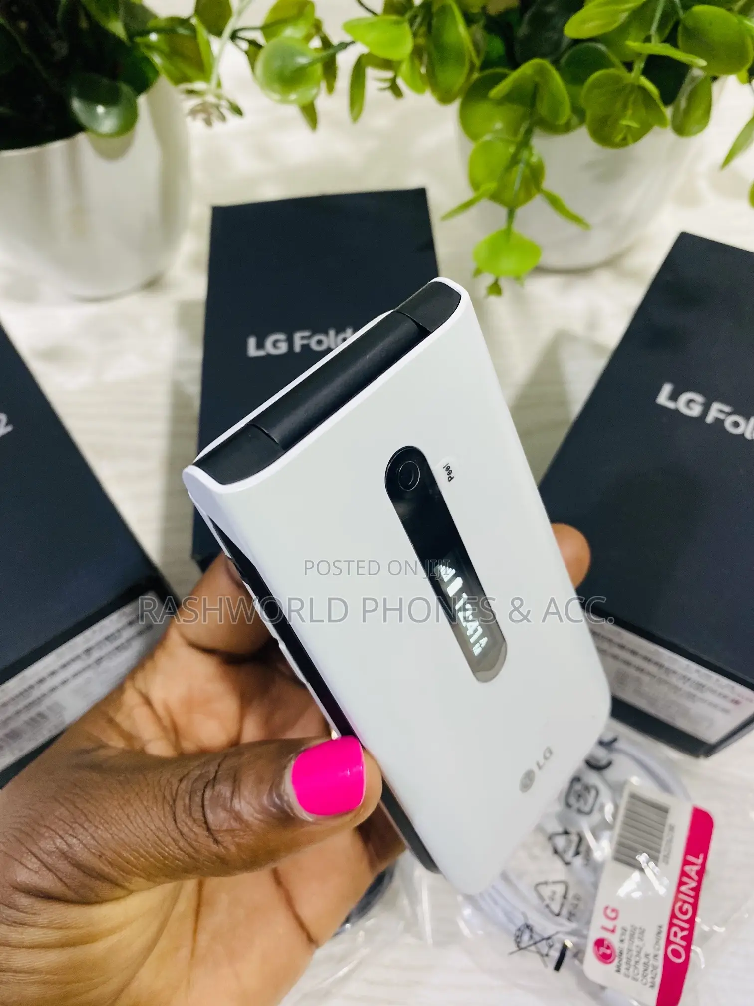 New LG Folder 2 8 GB White