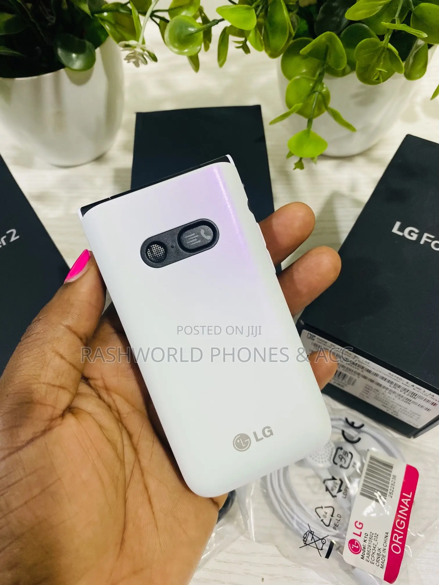 New LG Folder 2 8 GB White