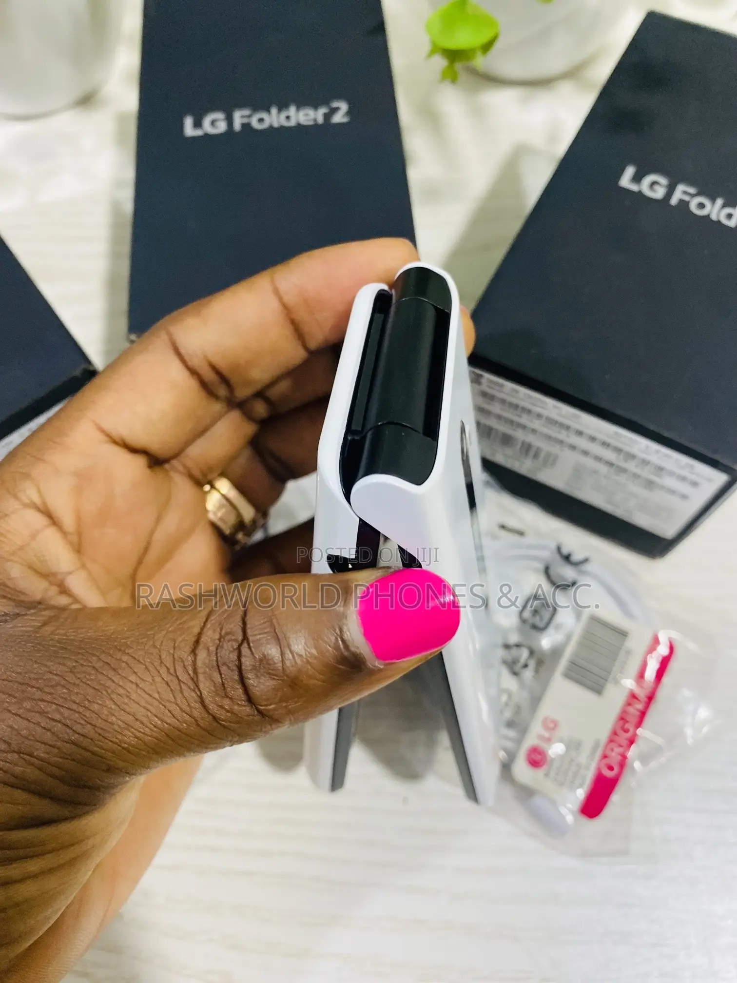 New LG Folder 2 8 GB White
